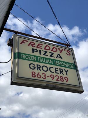 Freddy's Pizza by null