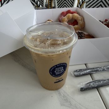 Paris Baguette - Caramel latte - Bakeries Near Me - Louisville, Kentucky Paris Baguette - Caramel latte - Bakeries Near Me - Louisville, Kentucky