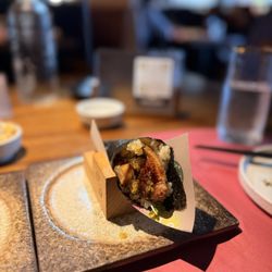 Oza Izakaya - Unagi hand roll