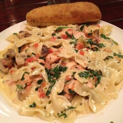 Bahama Breeze - Salmon & Spinach pasta