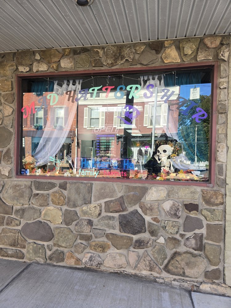 Mad Hatters Hair Logo