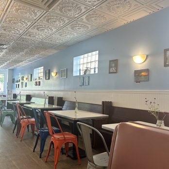 Martha's Cafe - dining room - Sandwiches Near Me - Arbutus, Maryland