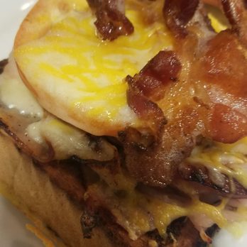 Kentucky Ale Taproom - Hot brown - American Near Me - Lexington, Kentucky