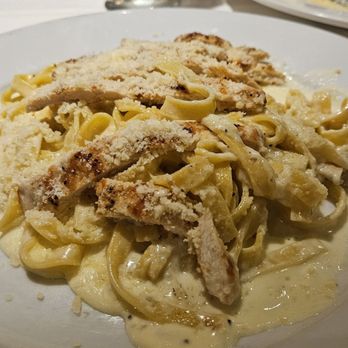 Casa Mia Trattoria - Fettuccine Alfredo with chicken - Italian Near Me - North Miami, Florida Casa Mia Trattoria - Fettuccine Alfredo with chicken - Italian Near Me - North Miami, Florida