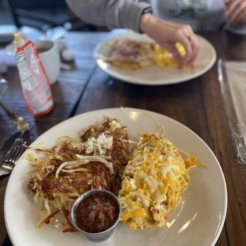 B&B Cafe - Chorizo omelette with hash browns on the side. - Breakfast & Brunch Near Me - McKinney, Texas B&B Cafe - Chorizo omelette with hash browns on the side. - Breakfast & Brunch Near Me - McKinney, Texas