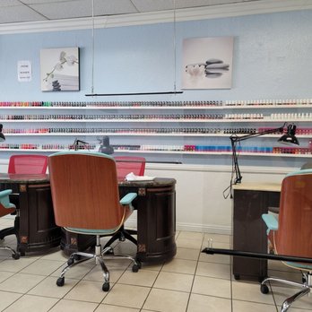 Gel Lust Nails & Spa - Safety plexi dividers throughout spa - Nail Salons Near Me - Diamond Bar, California