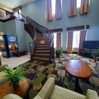 Quality Inn & Suites Terrell - Inside lobby - Hotels Near Me - Terrell, Texas