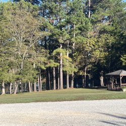 Parkers Crossroads RV Park & Campground - Across from our site, the lake and picnic park like area. Very nice!