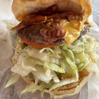 Heidleburger Drive-In - Single Heli Bacon Cheeseburger - Burgers Near Me - Leavenworth, Washington Heidleburger Drive-In - Single Heli Bacon Cheeseburger - Burgers Near Me - Leavenworth, Washington