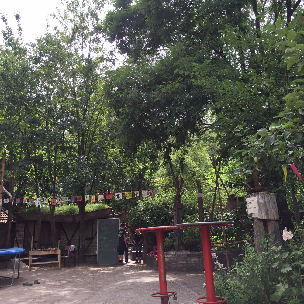 Kolle 37 - Playgrounds Near Me - Berlin, BE