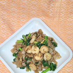 Salatip Thai Cuisine - Pad- se-ew noodles