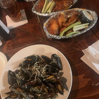 The Slate Pub - Wings & mussels - Pubs Near Me - Pen Argyl, Pennsylvania