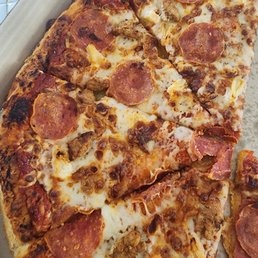 Pepperoni, Sausage and Pineapple. VERY LOW QUALITY WITH MINIMAL TOPPINGS! Pepperoni, Sausage and Pineapple. VERY LOW QUALITY WITH MINIMAL TOPPINGS!