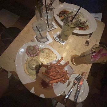 The Cheesecake Factory - Macaroni and Cheese Burger with sweet potato fries - Desserts Near Me - Pittsburgh, Pennsylvania The Cheesecake Factory - Macaroni and Cheese Burger with sweet potato fries - Desserts Near Me - Pittsburgh, Pennsylvania