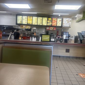 Del Taco - Inside - Mexican Near Me - Baker, California