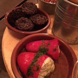 Entre 2 Tapas - Red peppers stuffed with herbed cream cheese