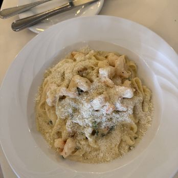 Bocconcino Ristorante - Fettuccini with shrimp in cream sauce - Italian Near Me - Woodbridge, Ontario Bocconcino Ristorante - Fettuccini with shrimp in cream sauce - Italian Near Me - Woodbridge, Ontario