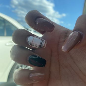Hollywood Nail Spa - Poor quality nails done by Christy. - Waxing Near Me - Gaithersburg, Maryland