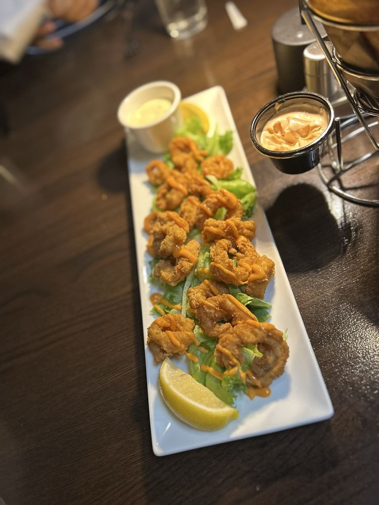 Play Bar & Grill Logo