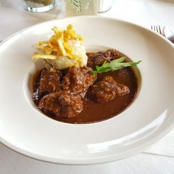 Alpengasthof Hörnlepass - Gulasch vom Walser Hochlandrind 16,30€