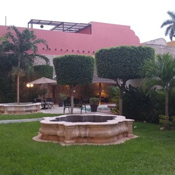 Hotel Casa Lucia Mérida - Pretty neat and we'll kept grounds around the pool... - Hotels Near Me - Mérida, YUC