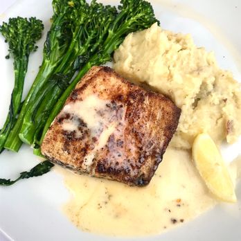 Chart House - Mahi, broccolini, and garlic mashed potatoes. - Seafood Near Me - Alexandria, Virginia