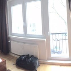 Tom's Hotel - Booked TOMS Hotel, didn't get a hotelroom but an apartment (private residence) 2 mins walking. 2/5 due to overdue maintenance