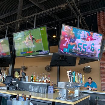 Buffalo Wild Wings - Outdoor Bar - Chicken Wings Near Me - Orlando, Florida Buffalo Wild Wings - Outdoor Bar - Chicken Wings Near Me - Orlando, Florida