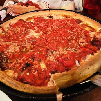 Emmett's - deep dish pizza - American Near Me - New York, New York