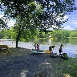 Evergreens Campground & Restaurant - Launching onto the Kennebec River from the camps shore