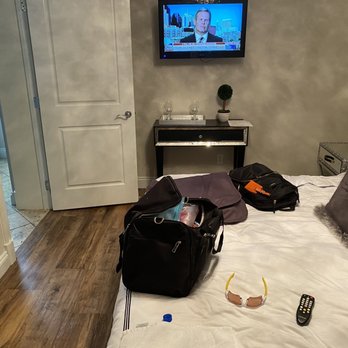 The Escalante - Small room. Small TV No Wi-Fi - Hotels Near Me - Naples, Florida The Escalante - Small room. Small TV No Wi-Fi - Hotels Near Me - Naples, Florida