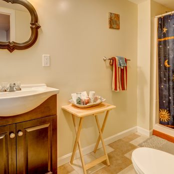 Phoebes Lodge - Master private bath - Vacation Rentals Near Me - Conway, New Hampshire