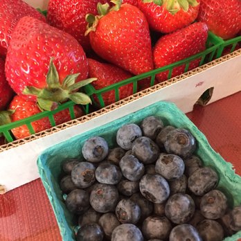 Thacker Berry Farm Stand - strawberries and blueberries - Fruits & Veggies Near Me - La Habra, California