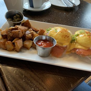 Sulmona - Eggs Benedict with smoked salmon, topped with hollandaise sauce, served with crispy potatoes and a small cup of capers. - Pizza Near Me - Cambridge, Massachusetts