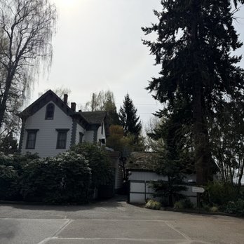 McMenamins Cornelius Pass Roadhouse - Outside view from side - New American Near Me - Hillsboro, Oregon