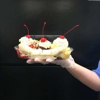 Happy Daze - a person holding a banana split - American Near Me - Nesbit, Mississippi