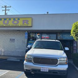 Lakewood Liquor - Out front
