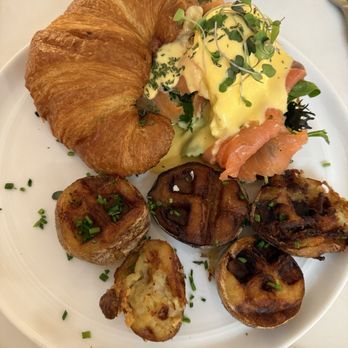 GIWA - Smoked salmon Benedict croissant - Breakfast & Brunch Near Me - Santa Clara, California