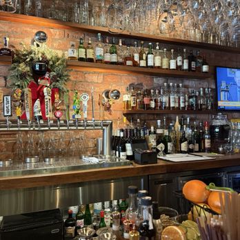 Laurel Tavern - New American Near Me - Studio City, California