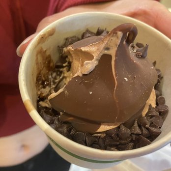Gott's Roadside - Takeout Window - Chocolate - Ice Cream & Frozen Yogurt Near Me - San Francisco, California Gott's Roadside - Takeout Window - Chocolate - Ice Cream & Frozen Yogurt Near Me - San Francisco, California