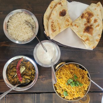Atithi Indian Cuisine - Garlic Naan, Chicken Saag, Chicken Briyani (all so delicious) - Indian Near Me - Brooklyn, New York Atithi Indian Cuisine - Garlic Naan, Chicken Saag, Chicken Briyani (all so delicious) - Indian Near Me - Brooklyn, New York
