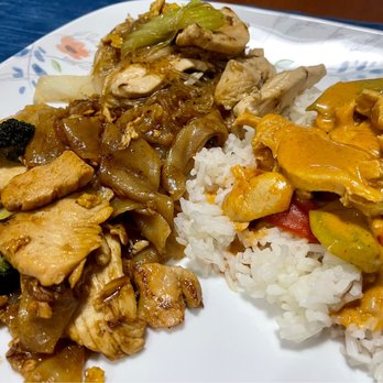 Bangkok Village - Pad See Ewe, Pad Woon Sen, & Penang Curry - Thai Near Me - Naperville, Illinois