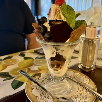 ROXX ON MAIN - Updated January 2025 - 274 Photos & 289 Reviews - 627