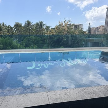 Hotel La Croix - Pool - Hotels Near Me - Honolulu, Hawaii