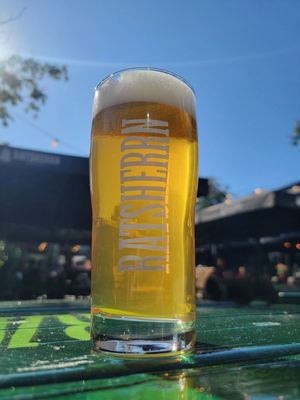 Altes Mädchen Ratsherrn Braugasthaus Hamburg by null