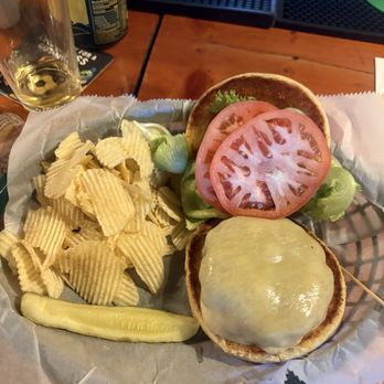 Inn at Long Trail - Long trail cheese burger - Bed & Breakfast Near Me - Killington, Vermont