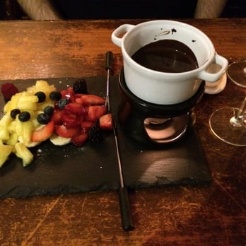 Grapes & Bites - Chocolate fondue and sparkling wine as part of special course - Wine Bars Near Me - Lisbon, 11 Grapes & Bites - Chocolate fondue and sparkling wine as part of special course - Wine Bars Near Me - Lisbon, 11
