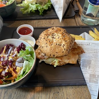 Brown Cow - Chicken burger - Pubs Near Me - Zermatt, VS Brown Cow - Chicken burger - Pubs Near Me - Zermatt, VS