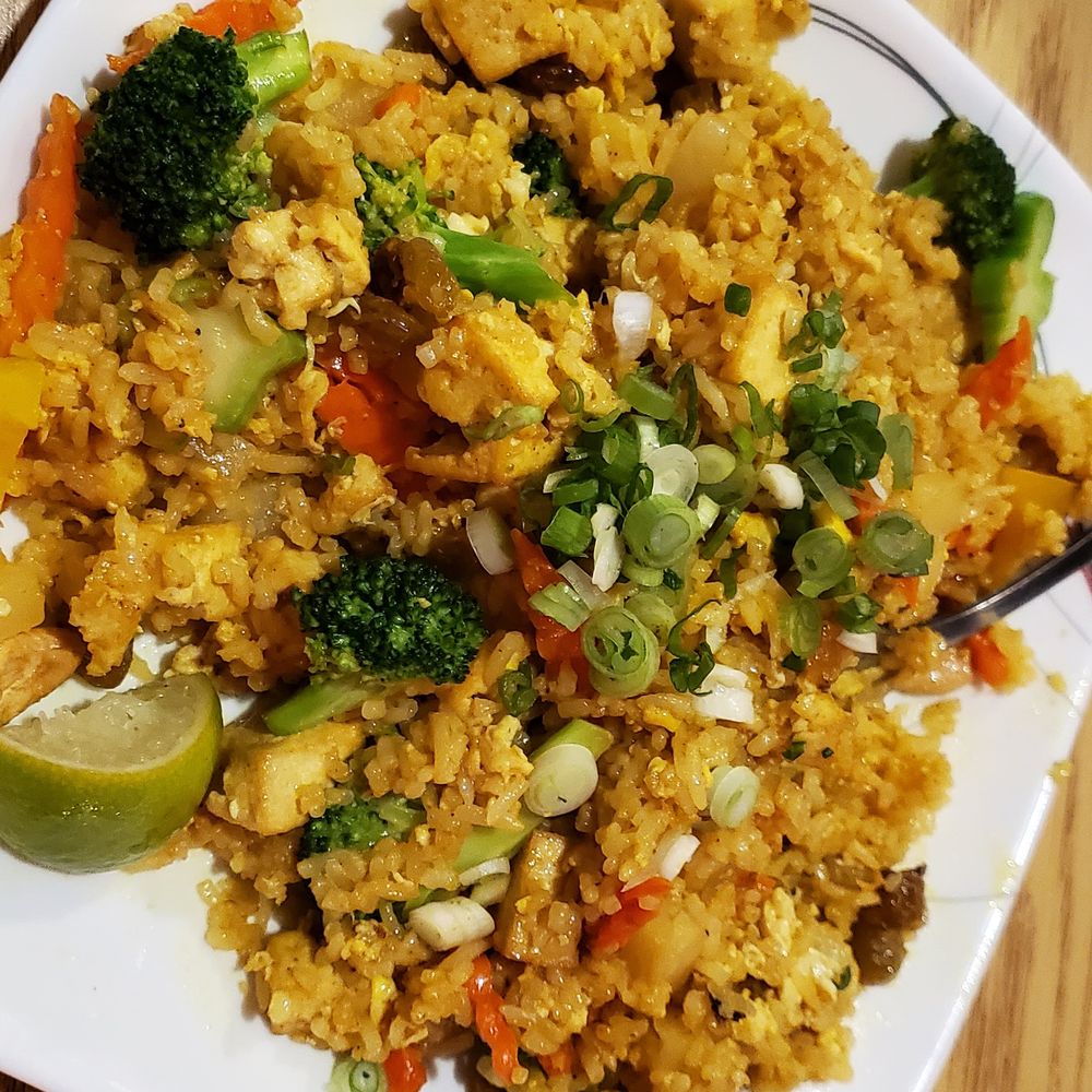 Royal Taw Win Thai & Burmese Restaurant - Pineapple Fried Rice- Tofu - Burmese Near Me - Denver, Colorado Royal Taw Win Thai & Burmese Restaurant - Pineapple Fried Rice- Tofu - Burmese Near Me - Denver, Colorado