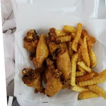 Chef Holmes Smokin Bones - Chicken wings and fries - Food Trucks Near Me - Hallandale Beach, Florida Chef Holmes Smokin Bones - Chicken wings and fries - Food Trucks Near Me - Hallandale Beach, Florida